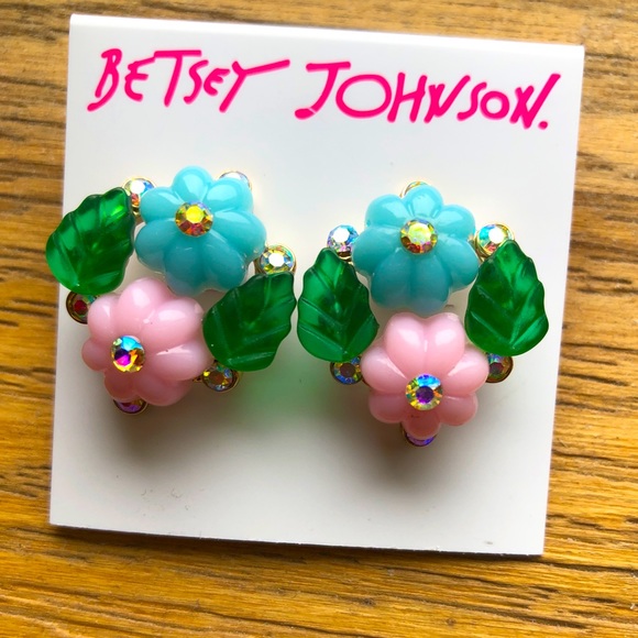 Betsey Johnson Island Flower Cluster Stud Earrings Crystal Accents NWT - Picture 1 of 8